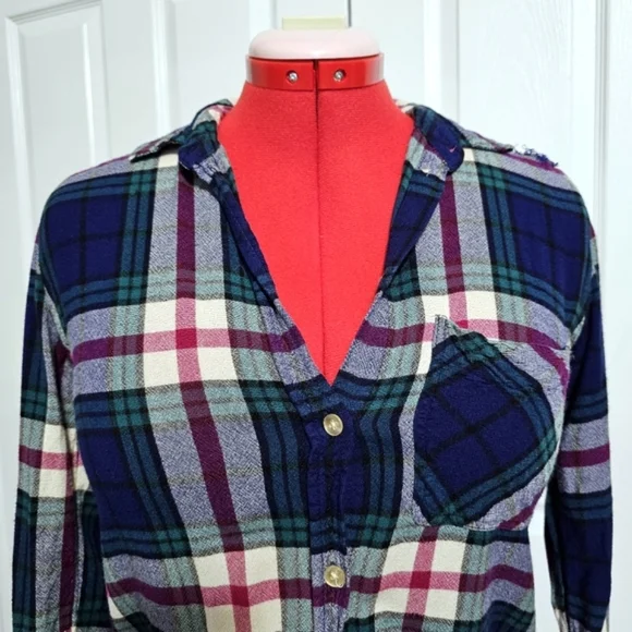 AEO Boyfriend Fit Button Down Flannel - Size SP - Picture 3 of 10